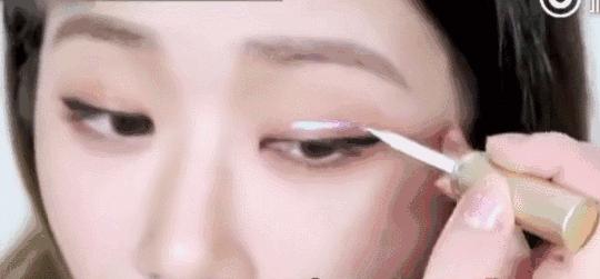 周冬雨单眼皮小眼睛怎么画眼妆,周冬雨同款眼妆教程