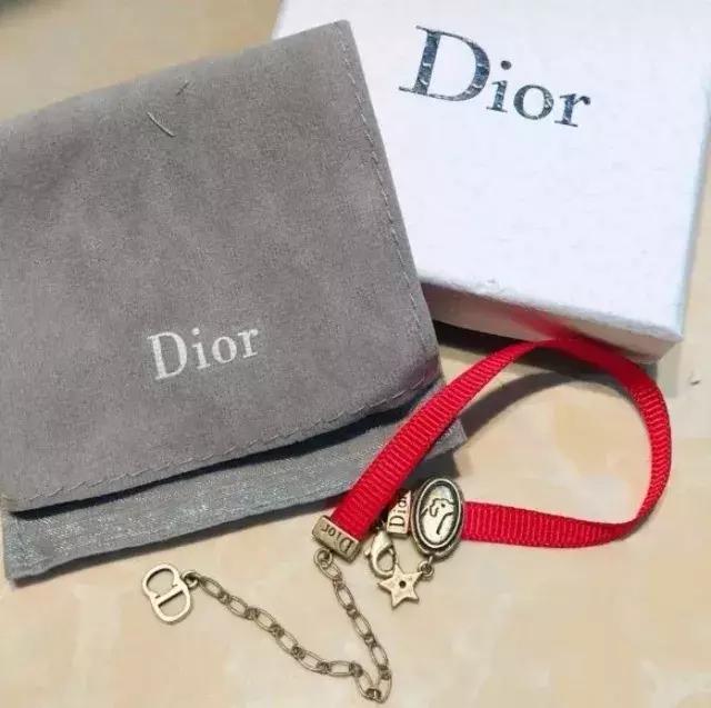 各大奢华品牌狗年限定,国外大牌狗年限量版