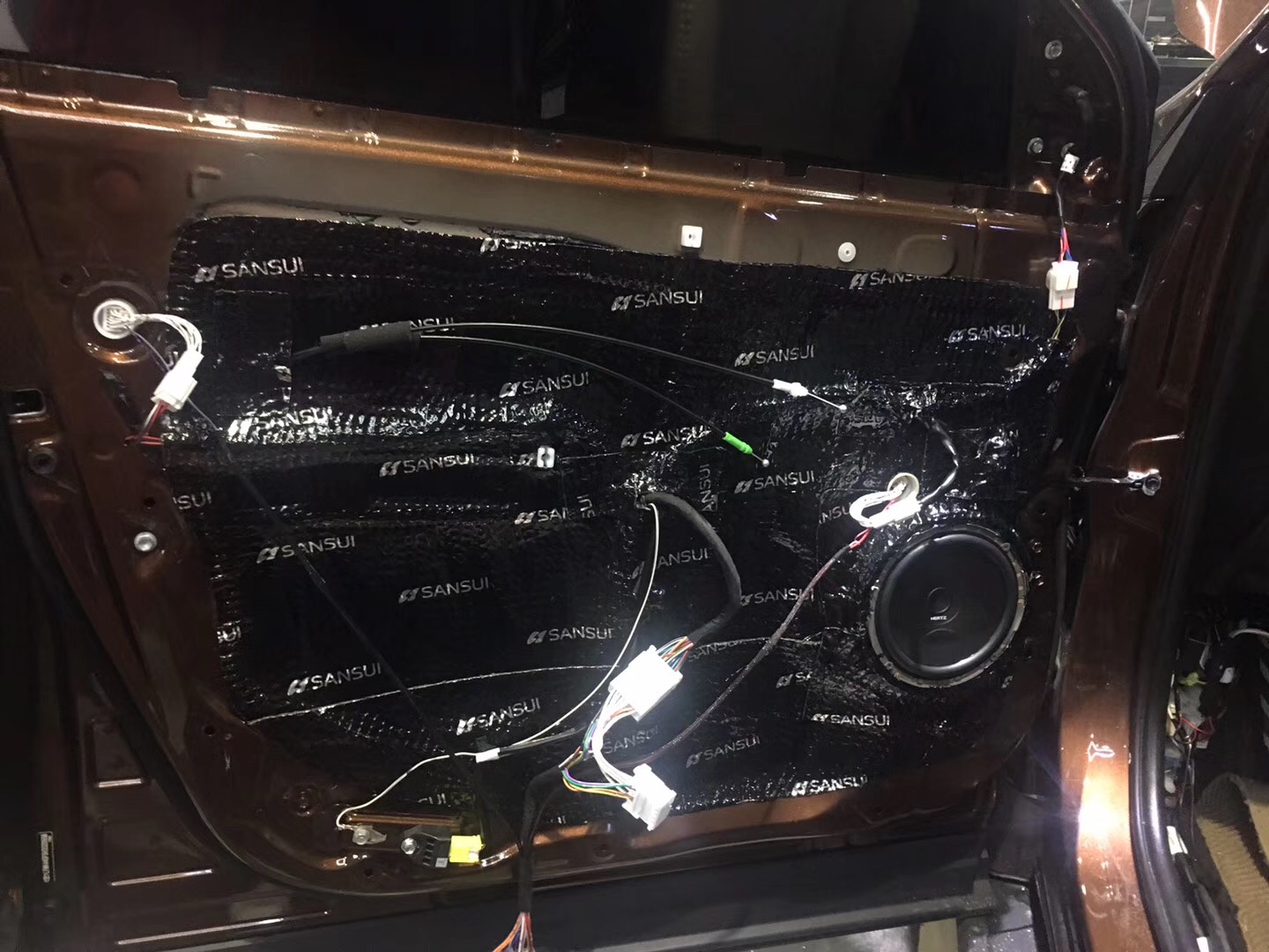 丰田rav4音响改装效果图,汕头星悦汽车音响改装隔音