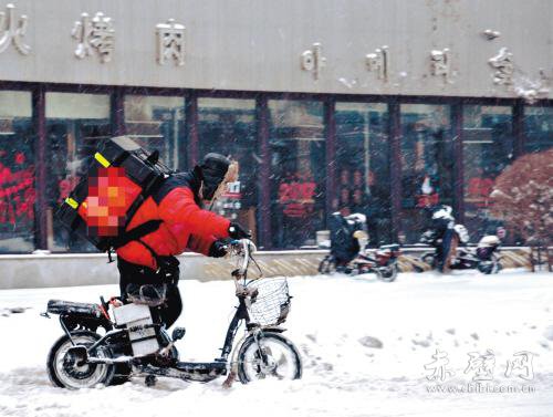 外卖小哥心酸短信,外卖小哥含泪留言结局令人震惊