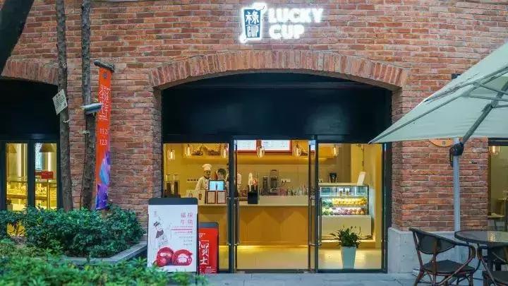 广州奶茶店被挤爆,奶茶店被挤爆