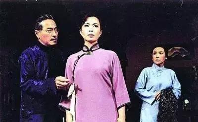 “出名要趁早”：八位作家的处女作，一炮而红