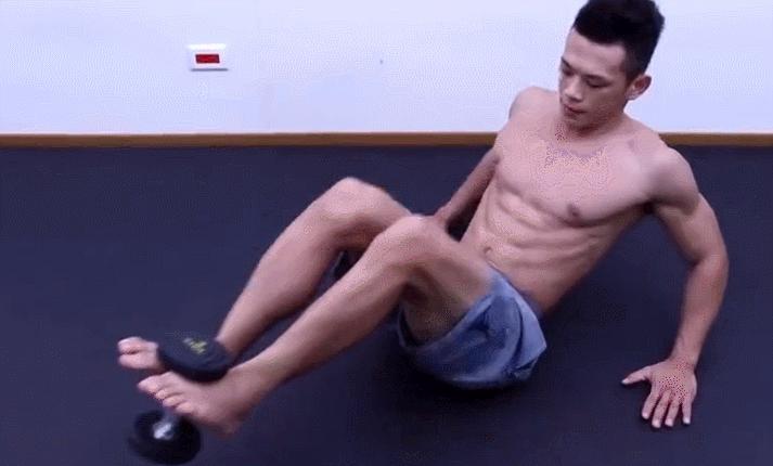 腹肌哑铃负重训练方法,练腹肌怎么注意腹部发力