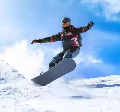 你对着手机流泪，你的爱豆汗流浃背