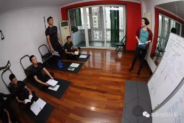 这些出色的男人们,如何谈论瑜伽?