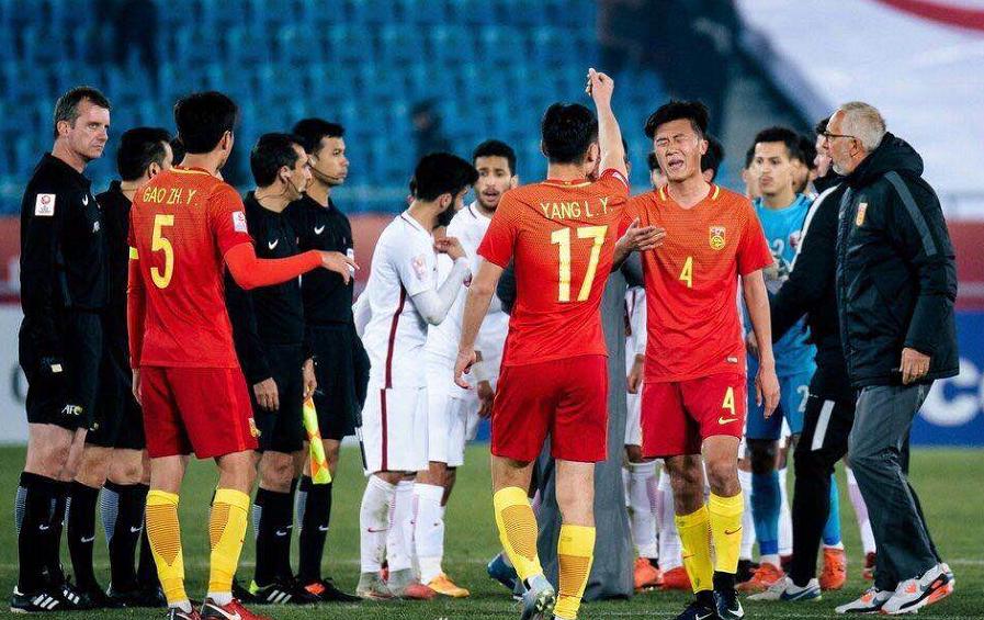 被裁判黑还不够吗?爱国足,这一次我们不黑!