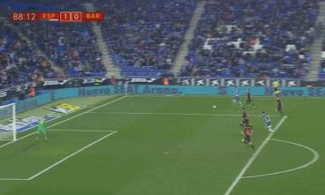 阿莱尼亚和梅西,阿莱尼亚与梅西传球