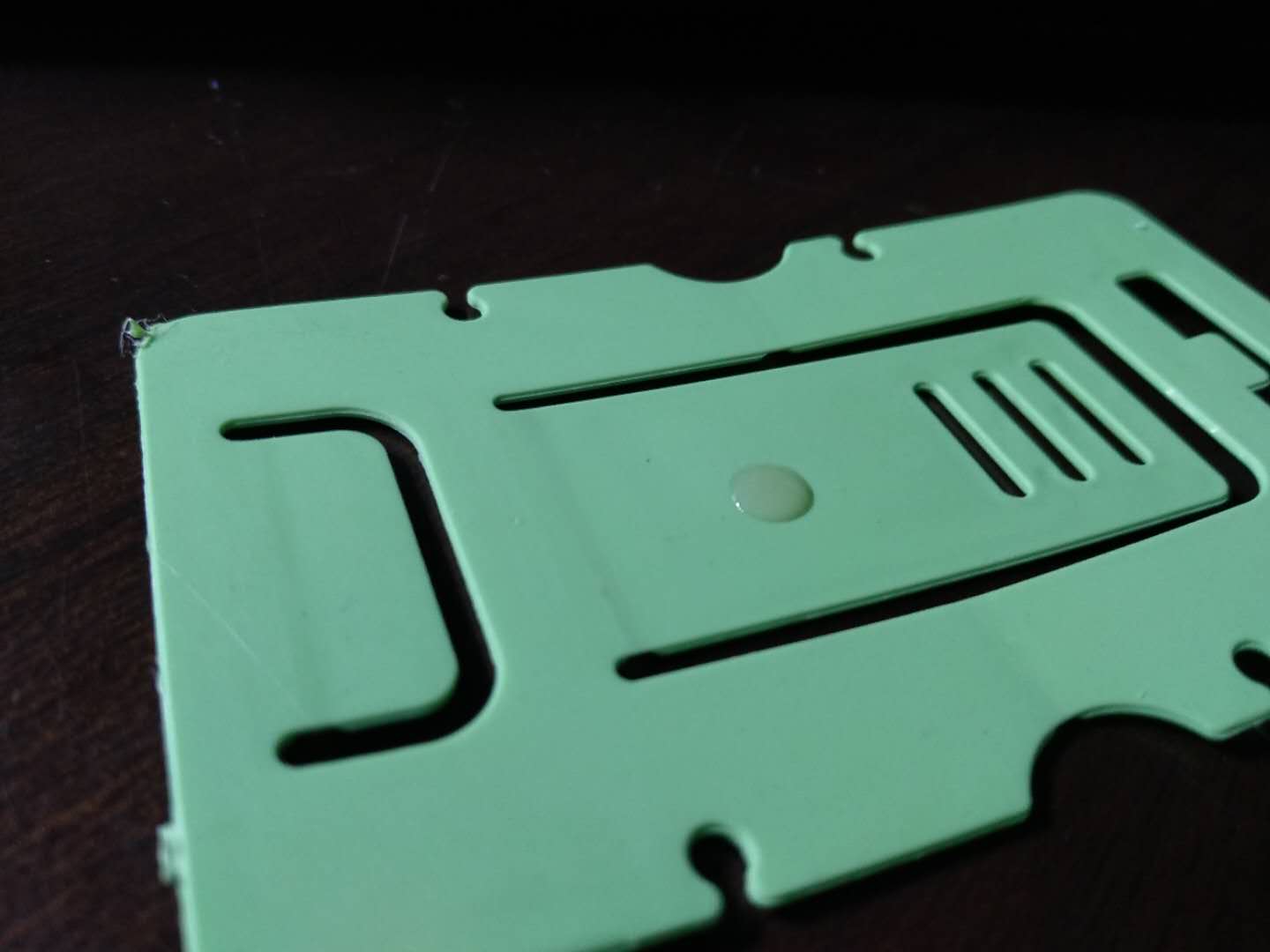 有2.5d玻璃的手机需要贴膜吗,2.5d曲面玻璃手机怎么贴膜