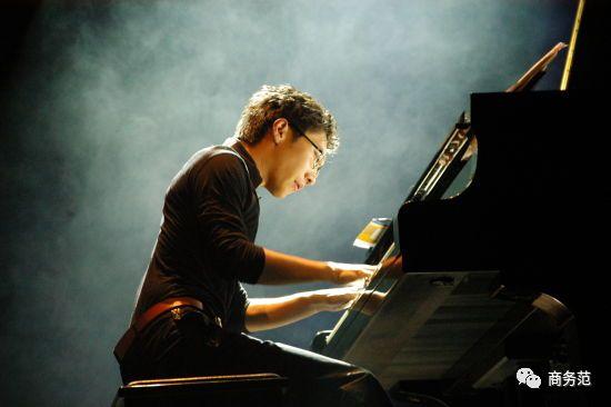 赵胤胤自身就有音乐天赋,赵胤胤谈钢琴家转行