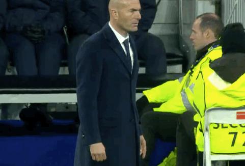 足坛历史欧冠奖杯最多的人是谁,足球世界杯金球奖奖杯