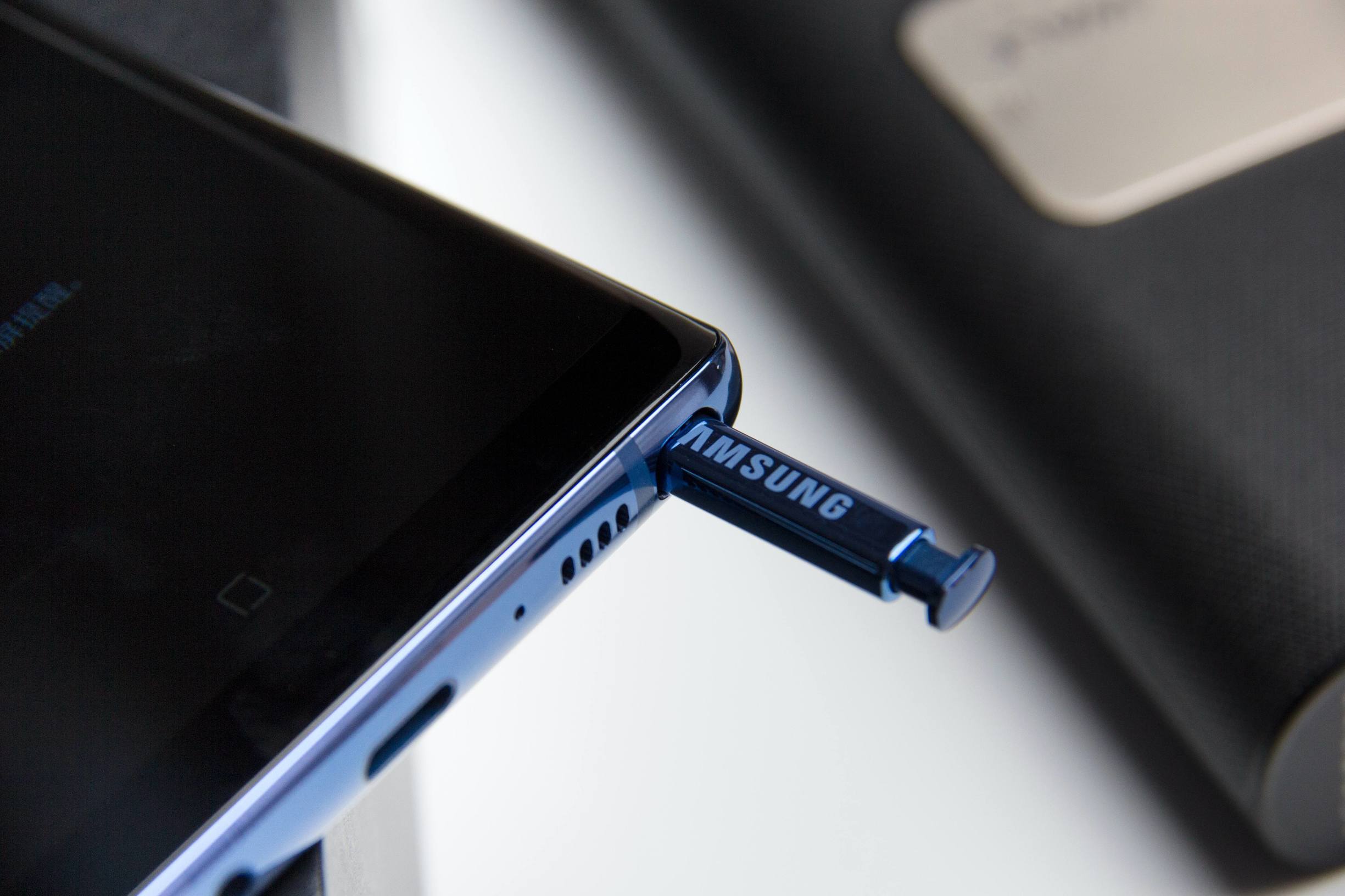 三星note 8跟s8有区别吗 (三星s8好还是红米note8pro好)