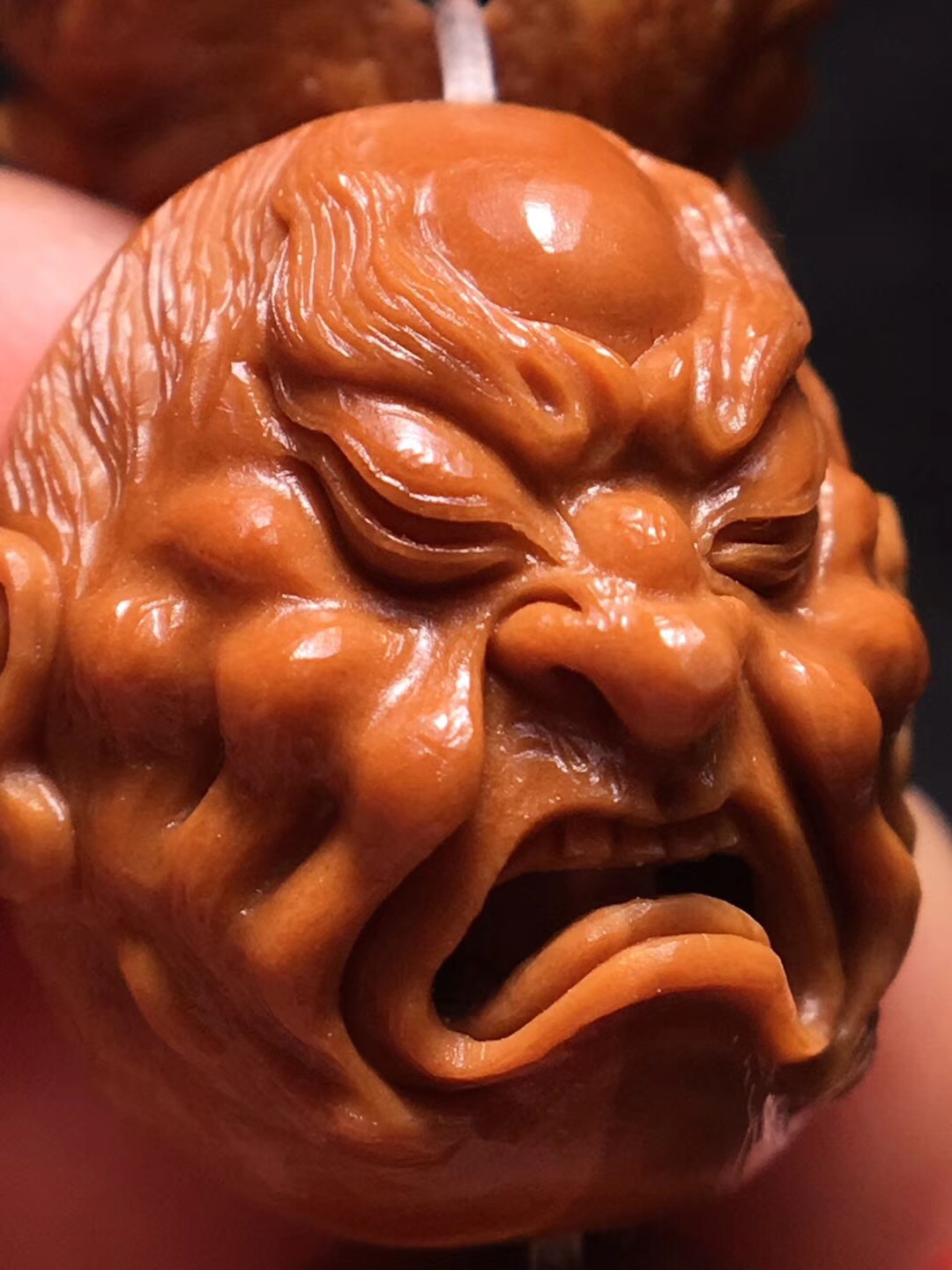 橄榄核雕的作品图片大全,橄榄核雕沈峰作品