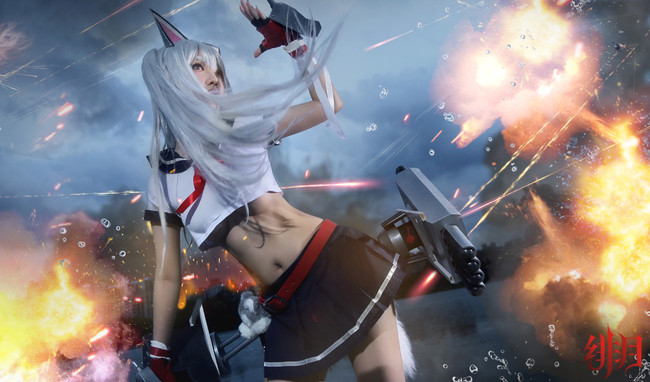 酥胸半露尽显*物尤**看美女是如何装扮COS迷倒众生