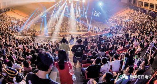 揭演艺乱象：明星砸钱刷出天价片酬黑客*号盗**刷量