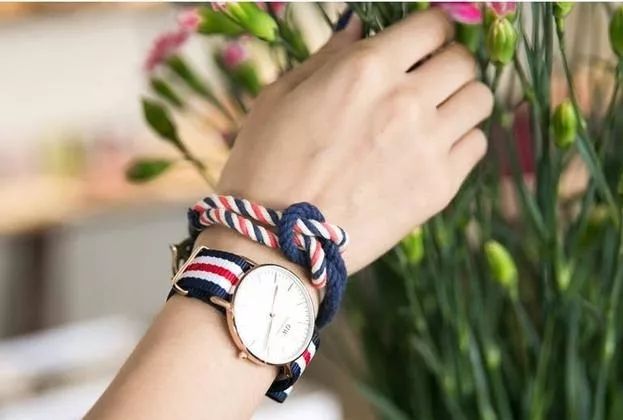 戴dw表的人都是屌丝吗,戴dw就是单身吗