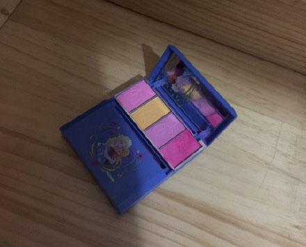 一定是得罪了幼儿园老师,孩子期末表演化的妆真是美哭了