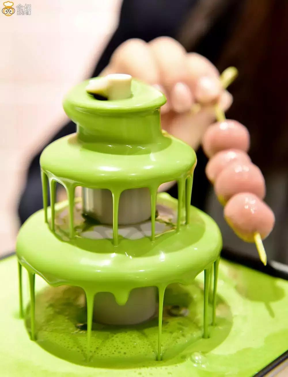 别等下课了,现在就带你去吃抹茶火锅