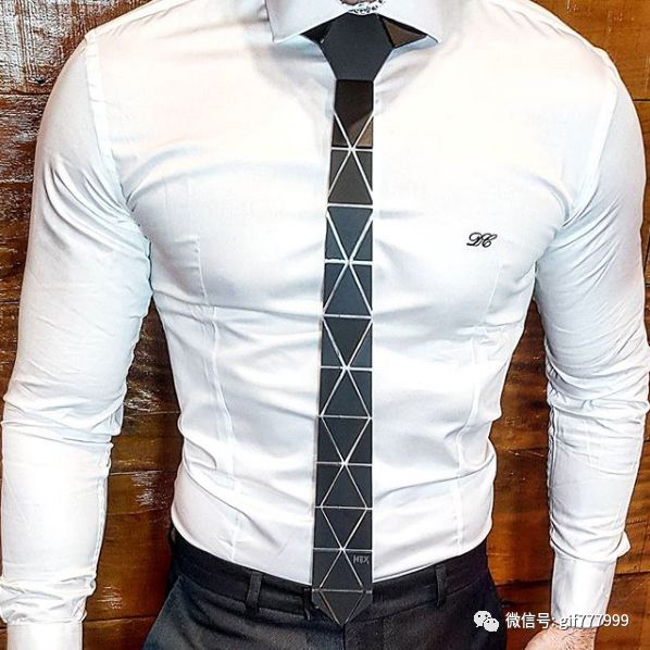 男人胸大穿的背心,男人胸部大穿啥衣服