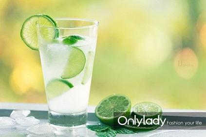 炎炎夏日别忘了也给肌肤喝点水,炎炎的夏日就该吃点凉的