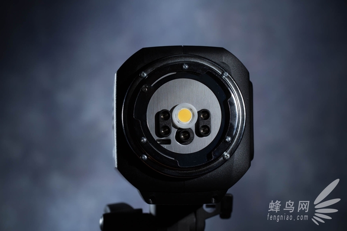 神牛ex600外拍灯用的什么型号电池,雷神之锤降临