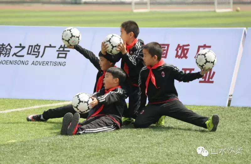 你就是球星绿茵场上呼喊着你的名字2016中科合成油怀柔首届业余足球超级联赛火热开赛，快来看看谁来了！