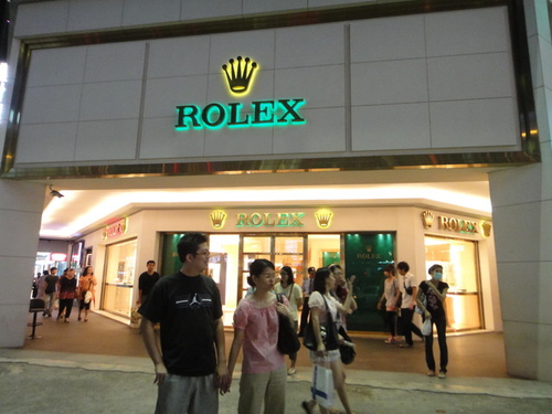 山鸡去台湾浩南拿了块劳力士手表,在台湾去哪里买劳力士
