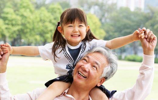 小孩应该奶奶带还是外婆带,孩子是爷爷奶奶带还是外公外婆带