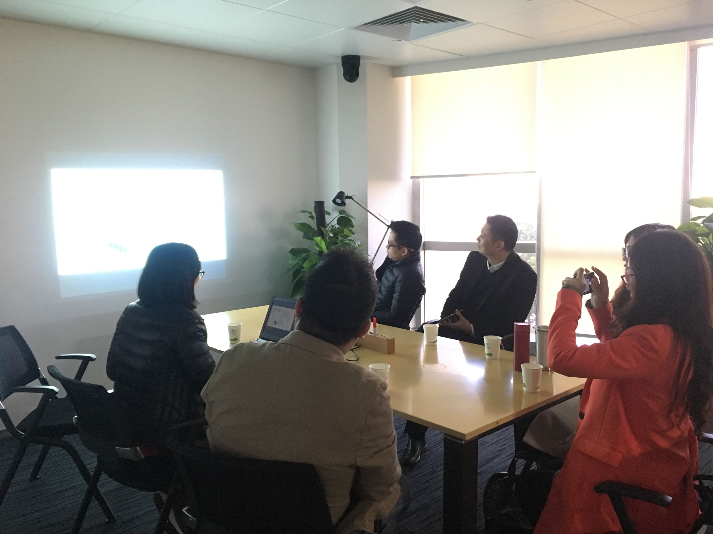 深圳德真科技邀南方教育装备创新产业城参观深圳用户体验创新成果