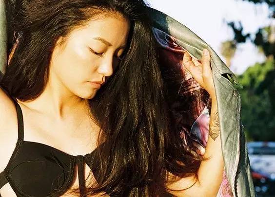 权志龙巴黎陈冠希,权志龙与朋友私下聚餐