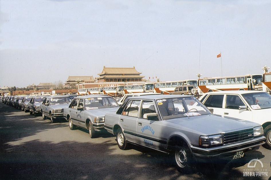 情怀老车港风丰田皇冠,情怀丰田皇冠