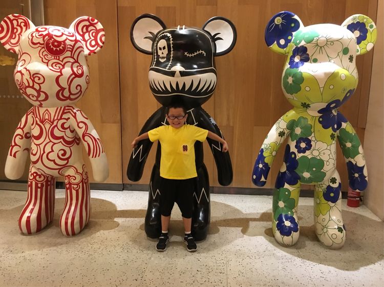 和小屁孩们一起出去玩的视频,和小屁孩玩的一天