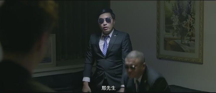 未来世界，女友可以通过网上购买，小伙购买了一个女仆和不知火舞