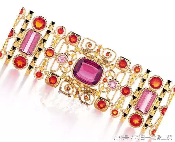 有些人戴玉珠手串真的看起来很土,一条漂亮的手串少不了好看的配饰