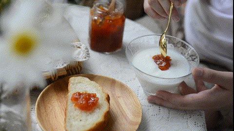 酸奶放时间长了变稀,酸奶在常温放一段时间会变稠