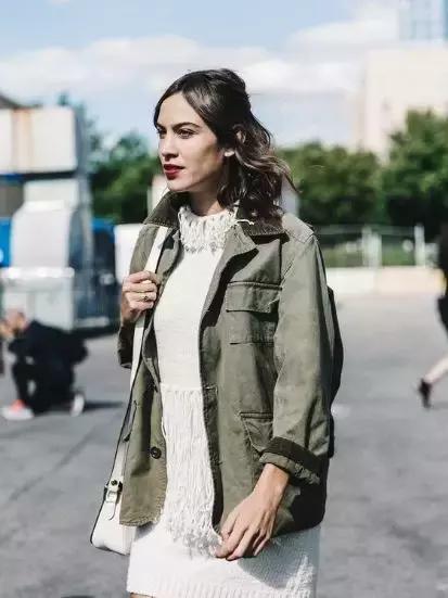 杨幂和热巴穿同款连衣裙,从杨幂赵丽颖到热巴肖战