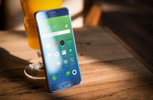 5.5英寸+双面玻璃+18W快充,从1699跌至899,被清仓的千元旗舰?