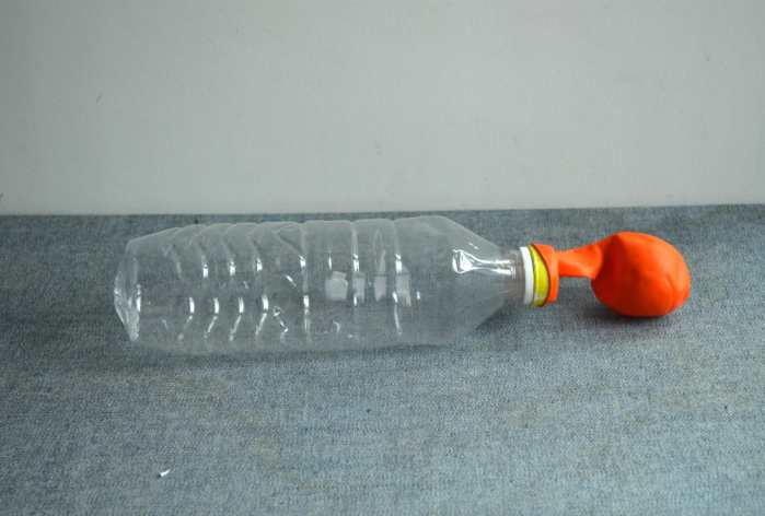 怎么给塑料瓶子底部打洞,塑料瓶改造实用工具