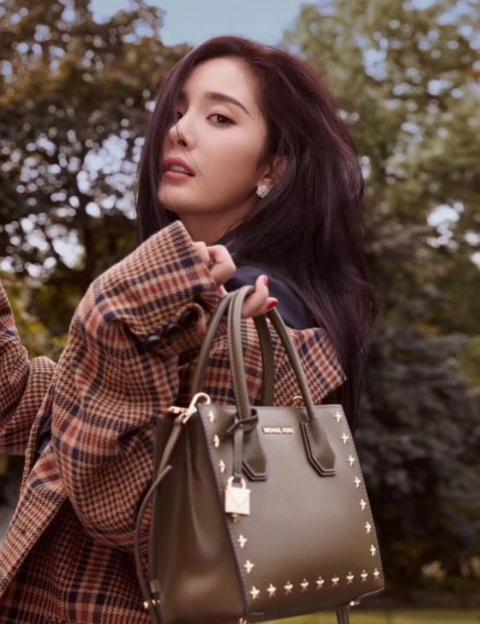 杨幂背过mk的哪款包,mk杨幂同款包深灰好看吗