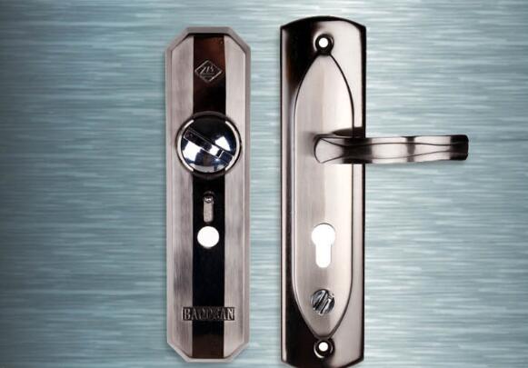 门锁被人塞异物怎么办,家里门锁被人堵了