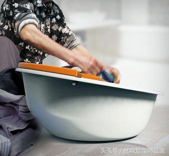 毛衣变形怎么恢复原形,毛衣放洗衣机洗缩水变形怎么办