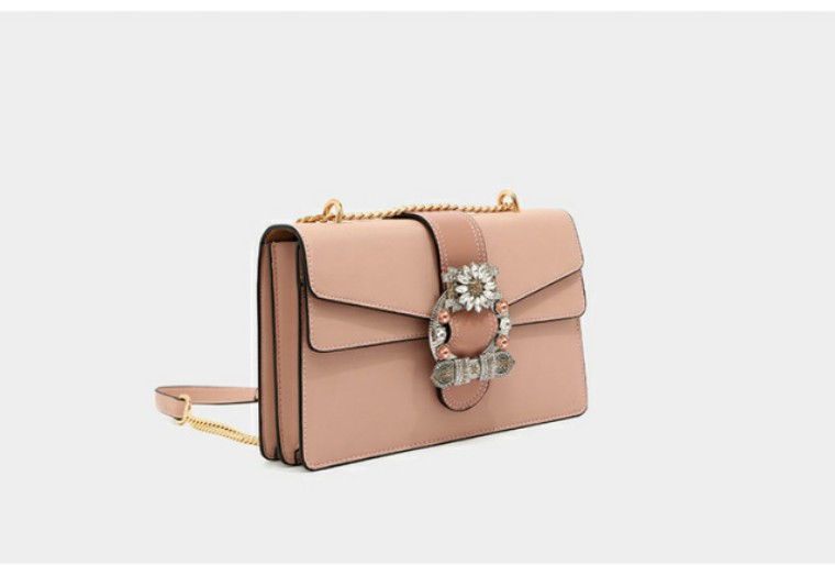 第一次拜年穿什么衣服合适,去别人家拜年该穿什么衣服