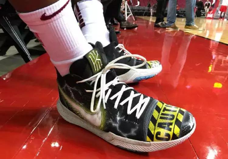 看欧文打球的反应,看到了欧文的影子