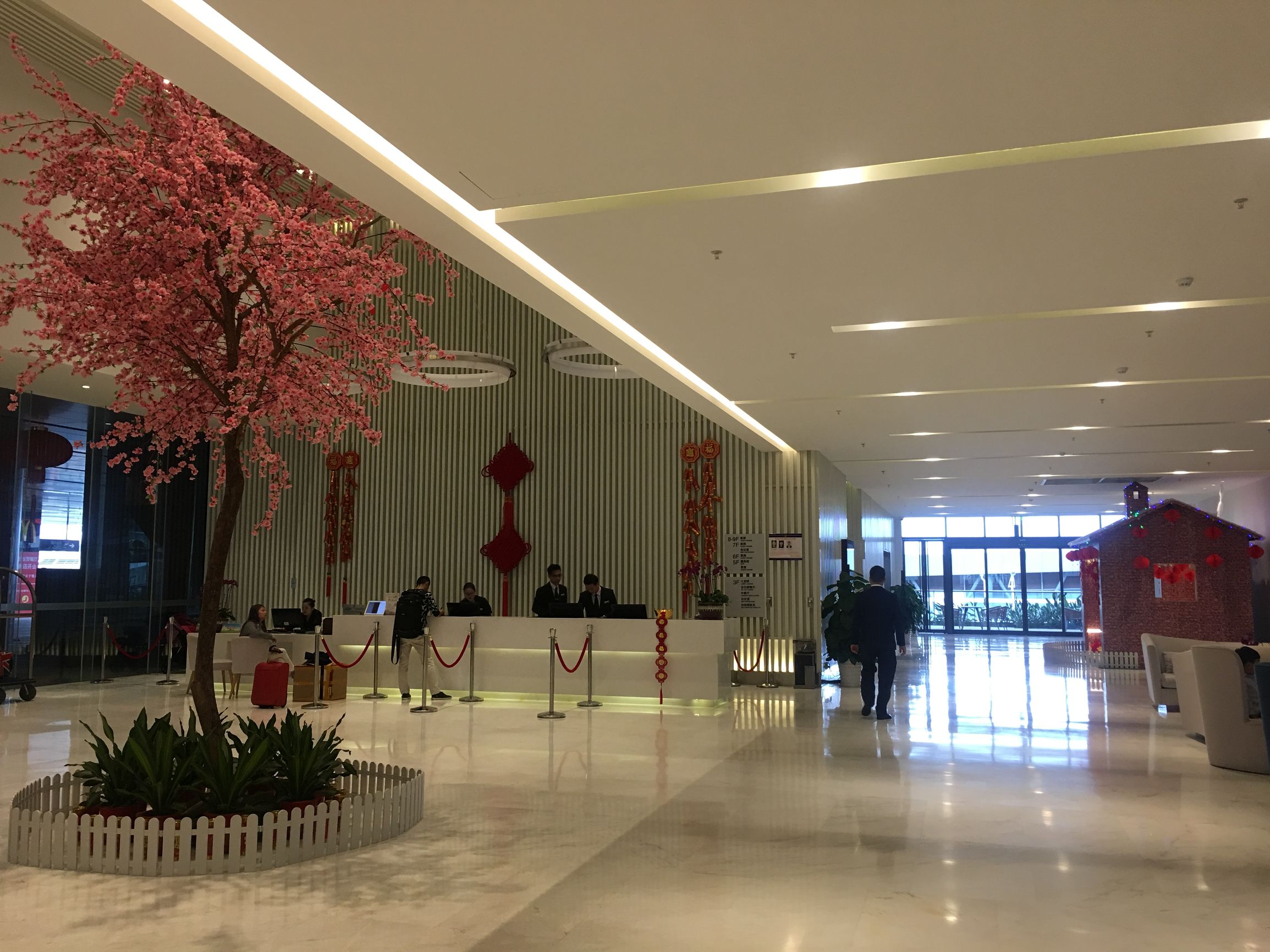 三亚凤凰机场去市区推荐酒店,三亚凤凰机场附近快捷酒店