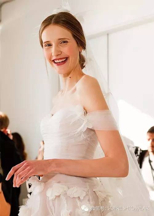 流行穿什么红色婚纱结婚好看,2020最流行的婚礼婚纱款式