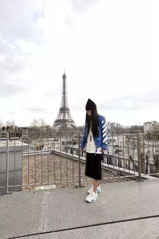 权志龙巴黎陈冠希,权志龙与朋友私下聚餐