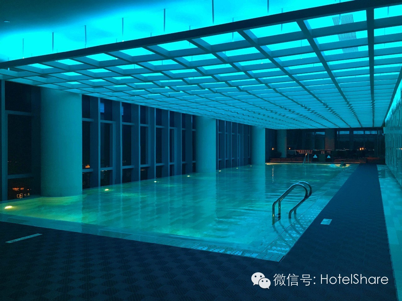 63楼泳池望月、70楼酒吧摘星，广州柏悦|探店首发