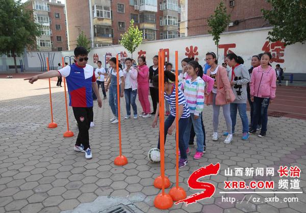 小学足球公开课热身活动,足球公开课放松活动