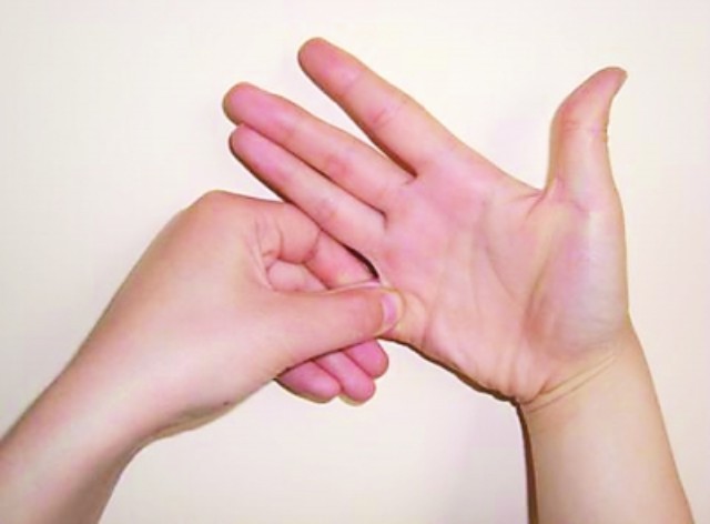 不想老年痴呆请做好这三件事,老年人不想吃饭按摩哪些穴位好