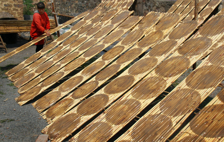 纯手工制作红薯粉皮美食,红薯粉皮机制作视频