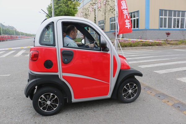 大运爱尚两座四轮电动车,风驰新能源锂电